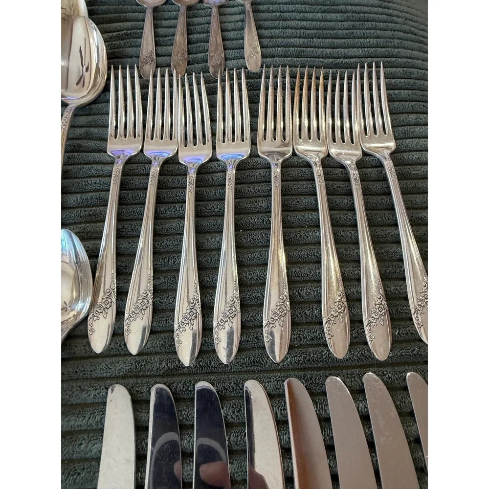 Vintage Oneida Queen Bess Pattern Silverplate Large Flatware Set of 66‎ Pieces